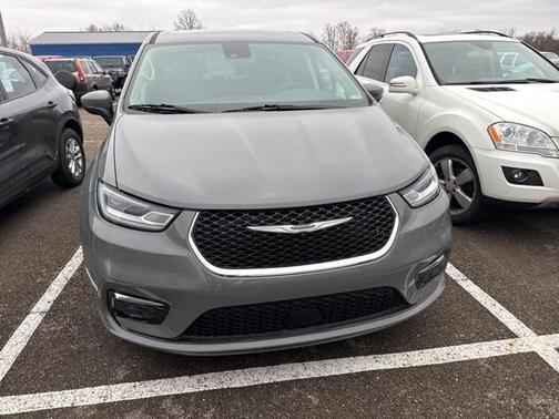 2023 Chrysler Pacifica Touring-L