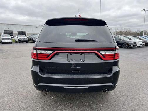 DB Black Crystal Clearcoat 2026 Dodge Durango GT