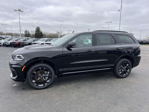 DB Black Crystal Clearcoat 2026 Dodge Durango GT