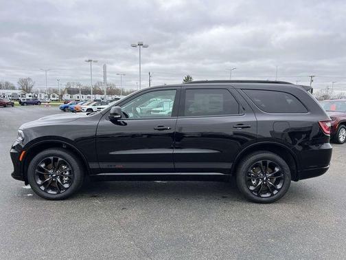 DB Black Crystal Clearcoat 2026 Dodge Durango GT