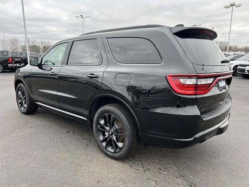 DB Black Crystal Clearcoat 2026 Dodge Durango GT