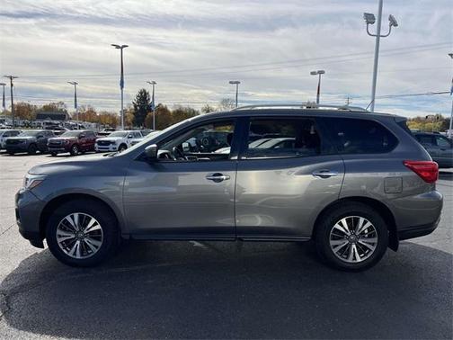 2017 Nissan Pathfinder S