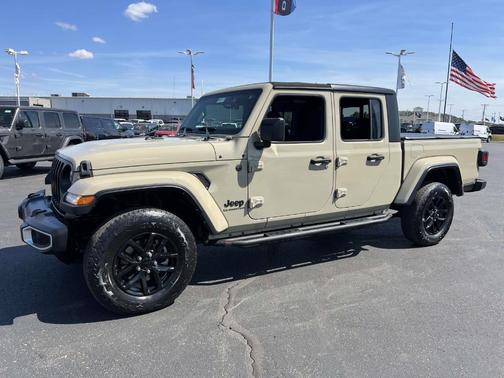 2022 Jeep Gladiator Sport