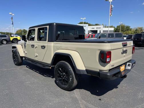 2022 Jeep Gladiator Sport