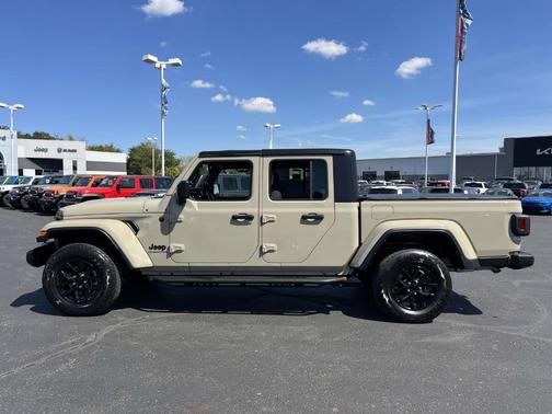2022 Jeep Gladiator Sport