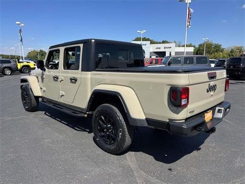 2022 Jeep Gladiator Sport
