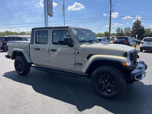 2022 Jeep Gladiator Sport