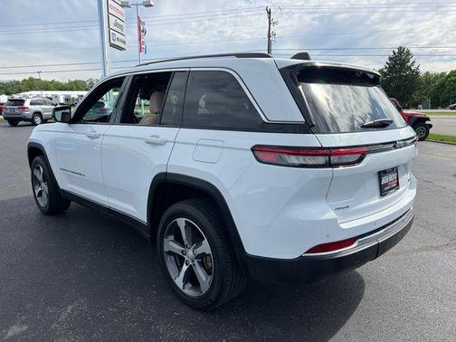 Bright White Clearcoat 2023 Jeep Grand Cherokee Limited