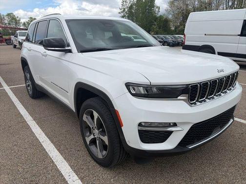 Bright White Clearcoat 2023 Jeep Grand Cherokee Limited