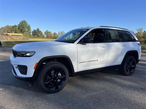 2025 Jeep Grand Cherokee Laredo