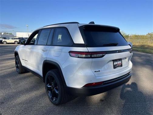 2025 Jeep Grand Cherokee Laredo