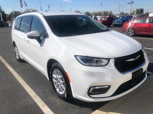 2023 Chrysler Pacifica Touring-L