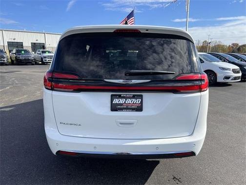 2023 Chrysler Pacifica Touring-L