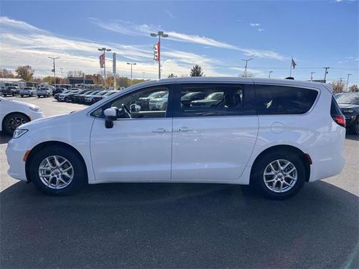 2023 Chrysler Pacifica Touring-L