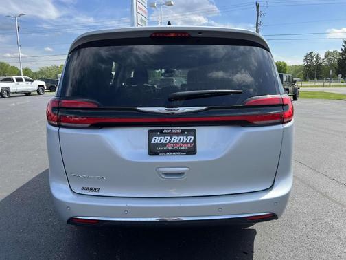 2023 Chrysler Pacifica Touring-L