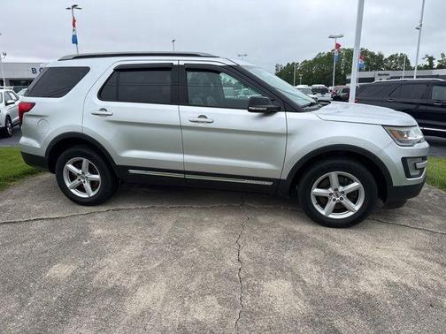 Ingot Silver 2017 Ford Explorer XLT