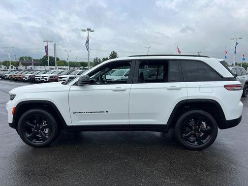 Bright White Clearcoat 2025 Jeep Grand Cherokee Limited