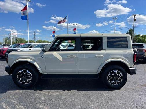 Desert Sand 2025 Ford Bronco Outer Banks