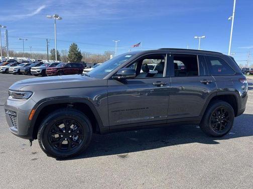 Metallic 2026 Jeep Grand Cherokee Laredo