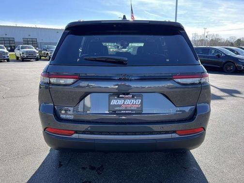 Metallic 2026 Jeep Grand Cherokee Laredo