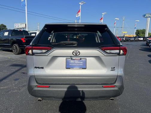 2022 Toyota RAV4 LE