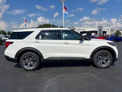 Star White 2027 Ford Explorer