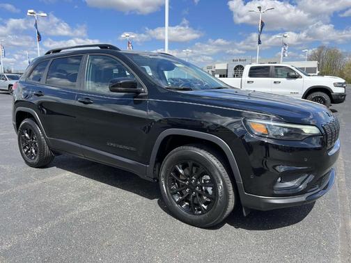 2023 Jeep Cherokee Altitude Lux