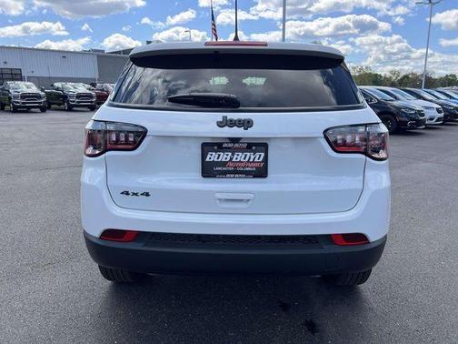 Bright White Clearcoat 2026 Jeep Compass Latitude