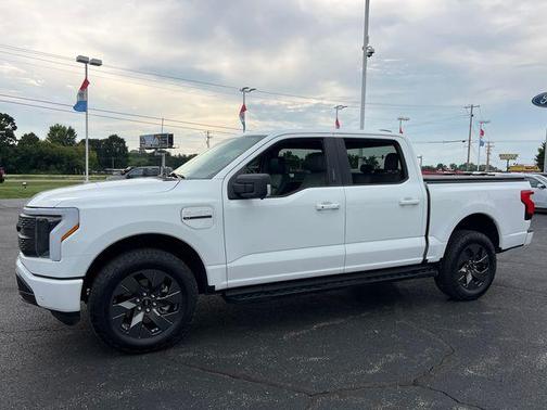 Oxford White 2023 Ford F-150 Lightning XLT