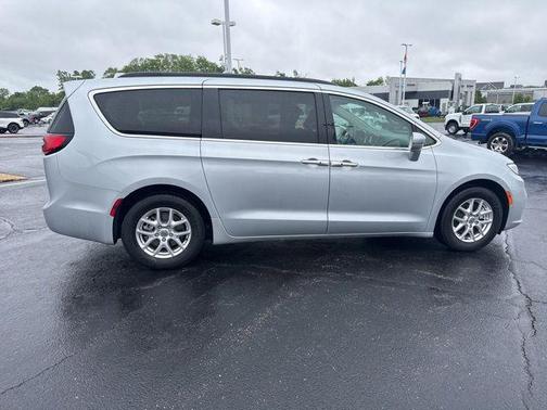 Silver Mist Clearcoat 2022 Chrysler Pacifica Touring-L