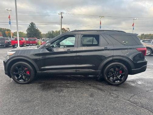 Black Metallic 2024 Ford Explorer ST