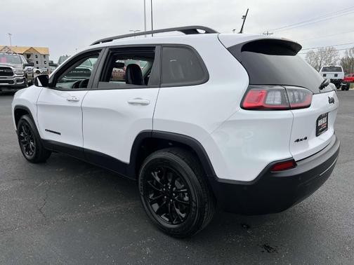 2023 Jeep Cherokee Altitude Lux