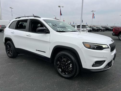 2023 Jeep Cherokee Altitude Lux