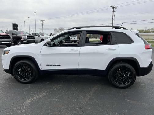 2023 Jeep Cherokee Altitude Lux