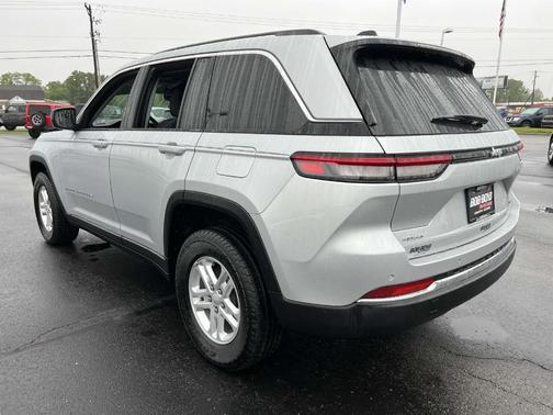2023 Jeep Grand Cherokee Laredo