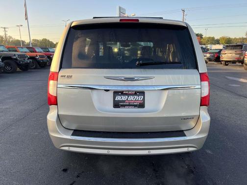 2015 Chrysler Town & Country Limited Platinum
