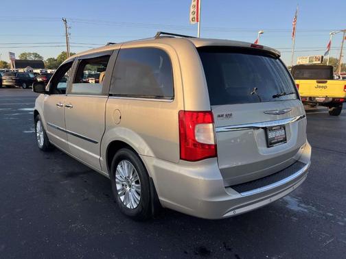 2015 Chrysler Town & Country Limited Platinum