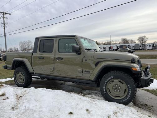 2026 Jeep Gladiator Sport