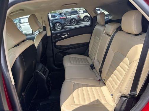 Rapid Red Metallic Tinted Clearcoat 2023 Ford Edge SEL