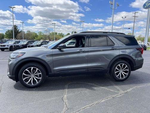 Carbonized Gray Metallic 2026 Ford Explorer ST-Line