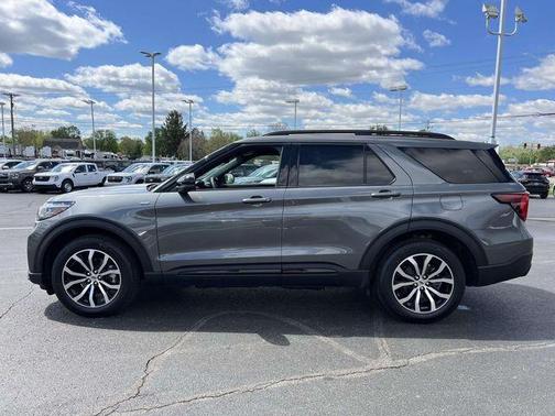 Carbonized Gray Metallic 2026 Ford Explorer ST-Line