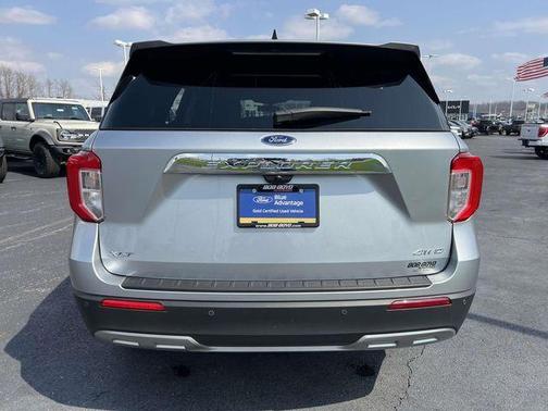 Silver Metallic 2022 Ford Explorer XLT