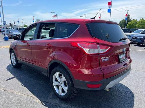 Ruby Red Metallic 2015 Ford Escape SE