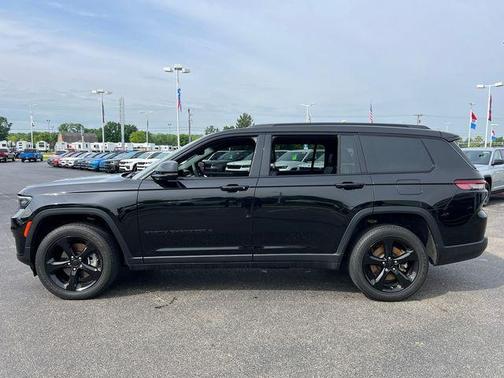 Diamond Black 2023 Jeep Grand Cherokee L Laredo