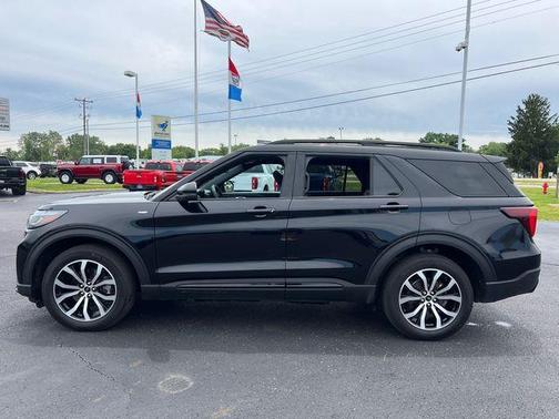 Agate Black Metallic 2025 Ford Explorer ST-Line