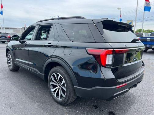 Agate Black Metallic 2025 Ford Explorer ST-Line