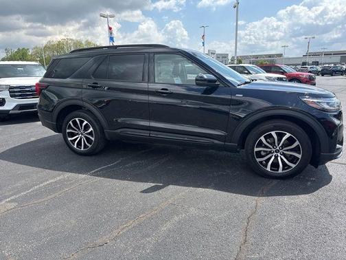 Agate Black Metallic 2025 Ford Explorer ST-Line