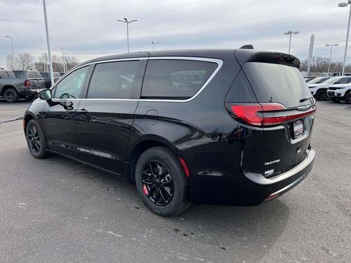 Diamond Black 2026 Chrysler Pacifica Select