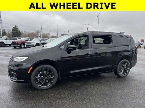 Diamond Black 2026 Chrysler Pacifica Limited