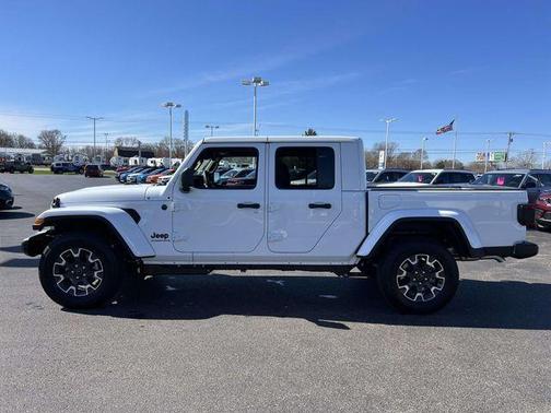 Bright White Clearcoat 2026 Jeep Gladiator Sport